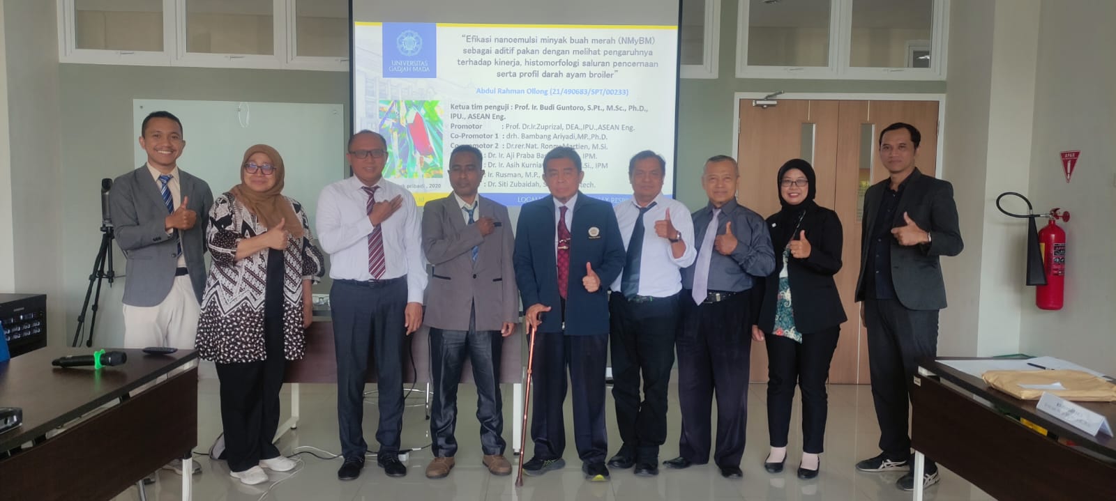 Ir. Abdul Rahman Ollong setelah pelaksanaan Ujian Tertutup Program Doktor Ilmu Peternakan di Fakultas Peternakan UGM